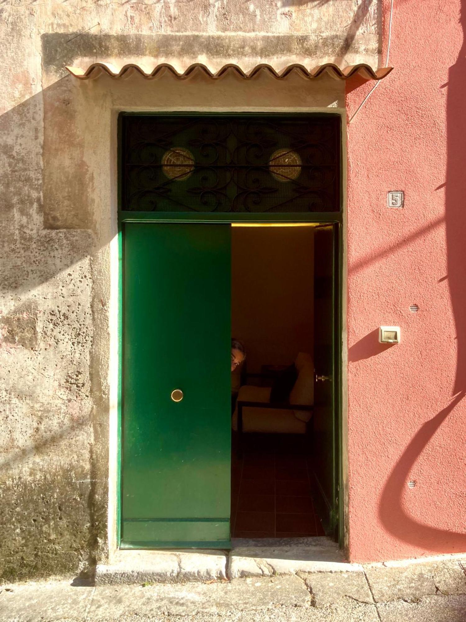 - Strada Sospiro